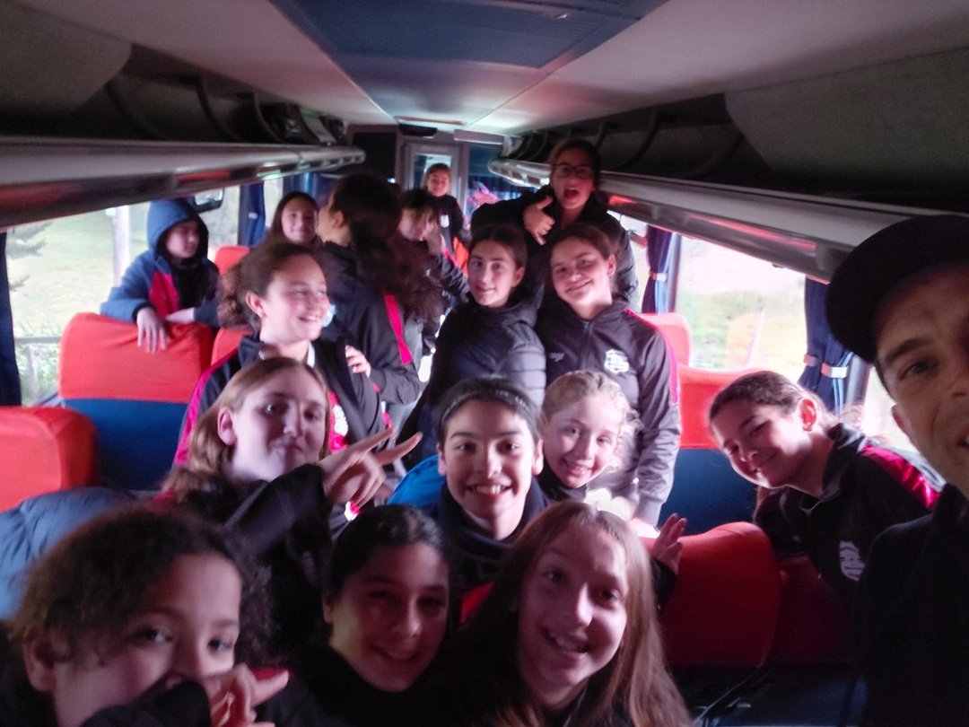 Imagen 1 de ⚽❤️🖤 ¡Así comenzaron a vivir esta nueva experiencia nuestras niñas Sub-11