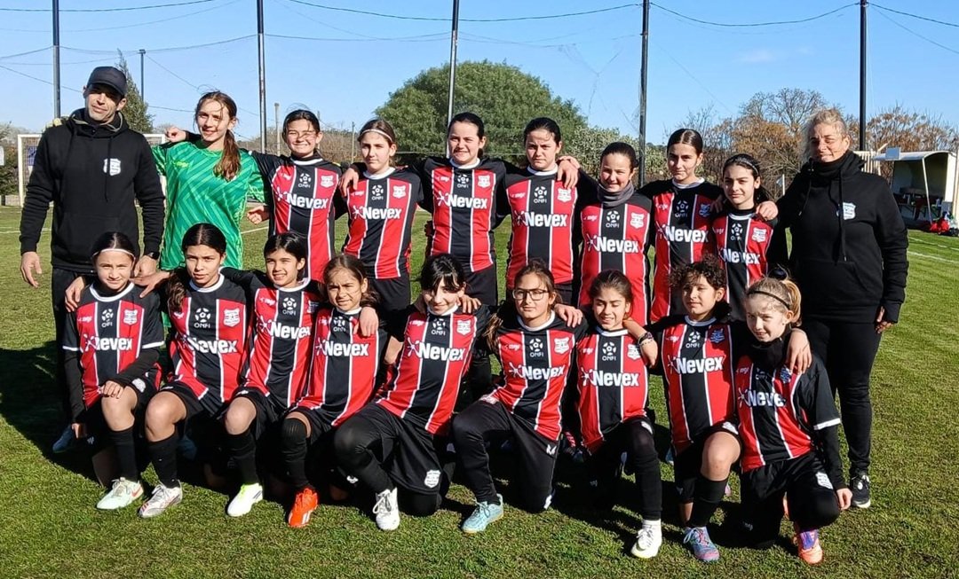Imagen 2 de ⚽❤️🖤 ¡Así comenzaron a vivir esta nueva experiencia nuestras niñas Sub-11
